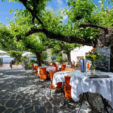 Logis Le Provencal Rest Les Muriers 3*