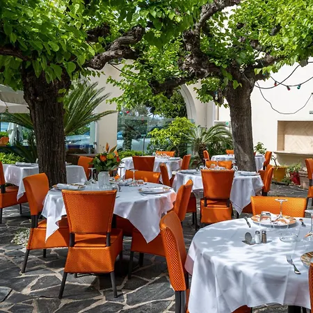 Le Provencal Logishotels Hotel 3*