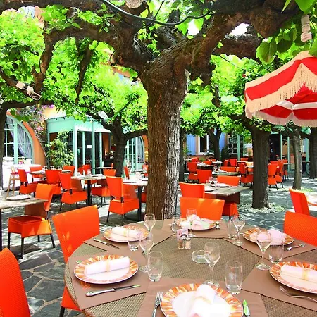 Hotel Logis Le Provencal Rest Les Muriers 3*