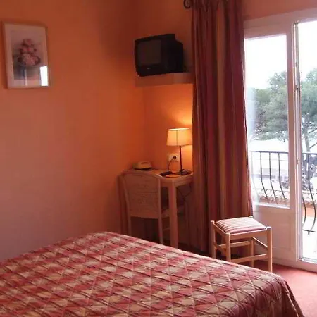 Logis Le Provencal Rest Les Muriers Hotel 3*