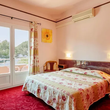 Hotel Logis Le Provencal Rest Les Muriers