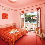Logis Le Provencal Rest Les Muriers 3*