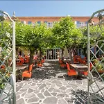מלון Logis Le Provencal Rest Les Muriers לס איסאמברה