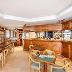 Logis Le Provencal Rest Les Muriers 3*