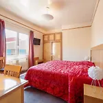 Logis Le Provencal Rest Les Muriers לס איסאמברה
