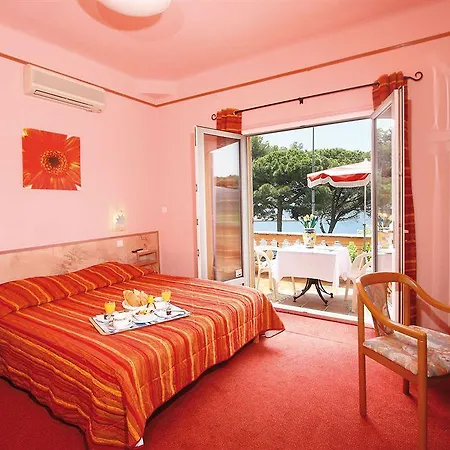 Logis Le Provencal Rest Les Muriers 3*