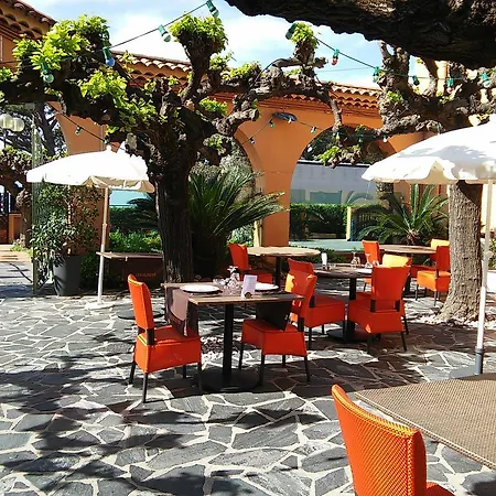 Hotel Logis Le Provencal Rest Les Muriers 3*