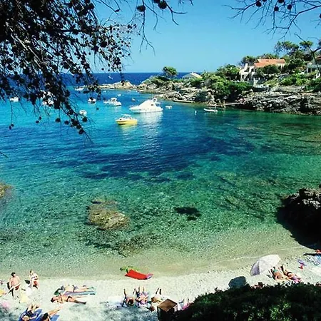 ホテル Le Provencal Logishotels レ・ズィサンブル