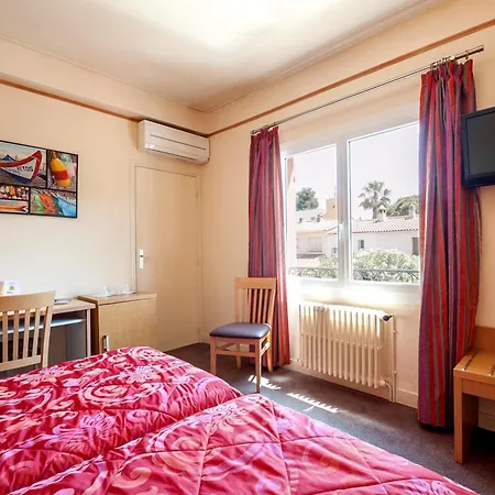 Logis Le Provencal Rest Les Muriers Hotel 3*
