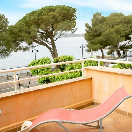 ホテル Logis Le Provencal Rest Les Muriers レ・ズィサンブル
