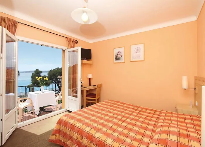 Hotel Logis Le Provencal Les Issambres